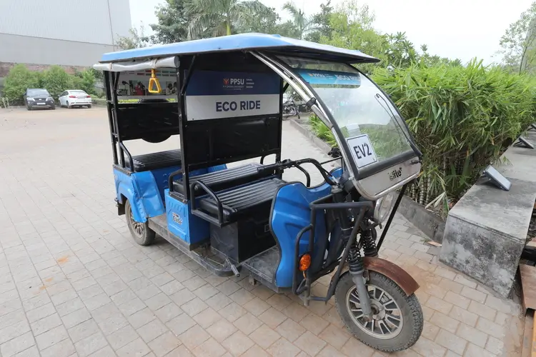 Eco Ride - 5 Seater Electronic Vehicle for Commutation Purpose in Campus